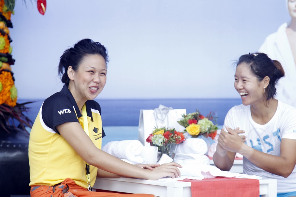 Angelique Widjaja and Na Li