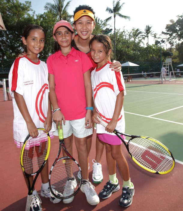 Angelique Widjaja with Kids