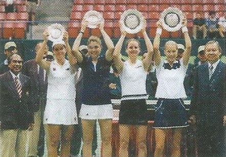 Henrieta Nagyová and Sylvia Plischke (right) and Liezel Horn(RSA)/Vanessa Webb(CAN)